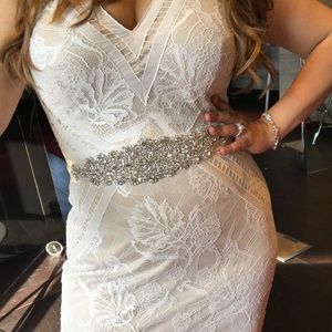 Ivory Tadashi Shoji gown.